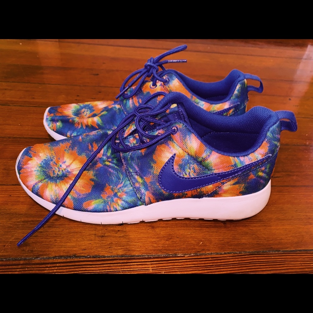 Nike Roshe Sneakers